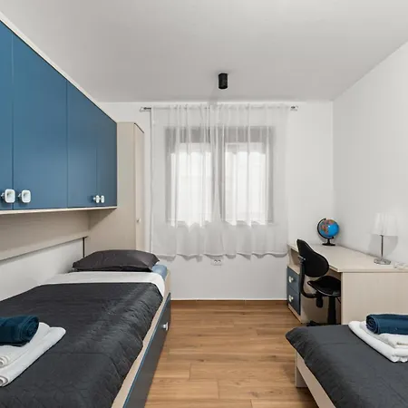 Apartment Em *
