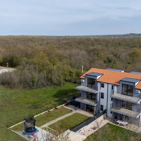 Διαμέρισμα Em *