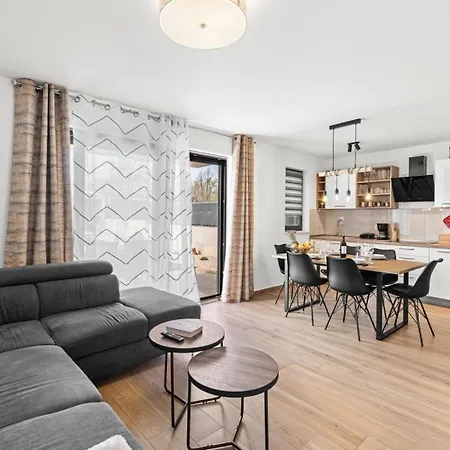 Apartment Em *