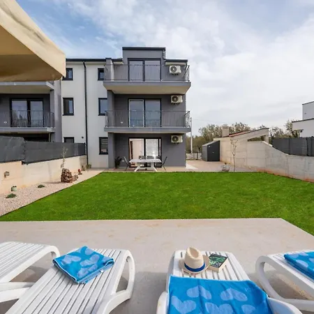 Apartment Em